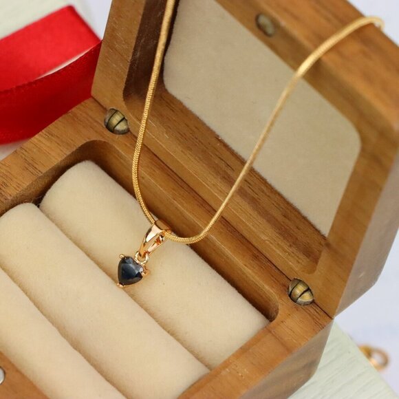 "Mini Heart-Shaped Black Pendant in Gold Plated Brass, XPPT1303 - Picture 12 of 13